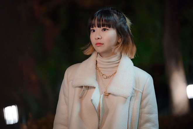 4 giả thuyết quan hệ giữa đi&ecirc;n nữ v&agrave; &ocirc;ng tr&ugrave;m phản diện Tầng Lớp Itaewon: Liệu c&oacute; phải cha con thất lạc? - Ảnh 7.