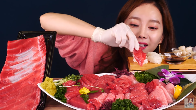 Youtuber Ssoyoung tìm ra chân ái khi mukbang cá ngừ: hóa ra phần sườn cá mới là tuyệt nhất - Ảnh 9.