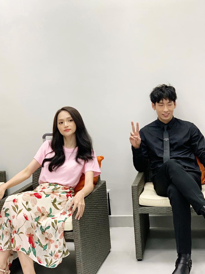 Hương Giang - Tuấn Trần cực nhắng trong loạt khoảnh khắc hậu trường: Dễ thương thế n&agrave;y th&igrave; tới với nhau lu&ocirc;n anh chị ơi! - Ảnh 3.