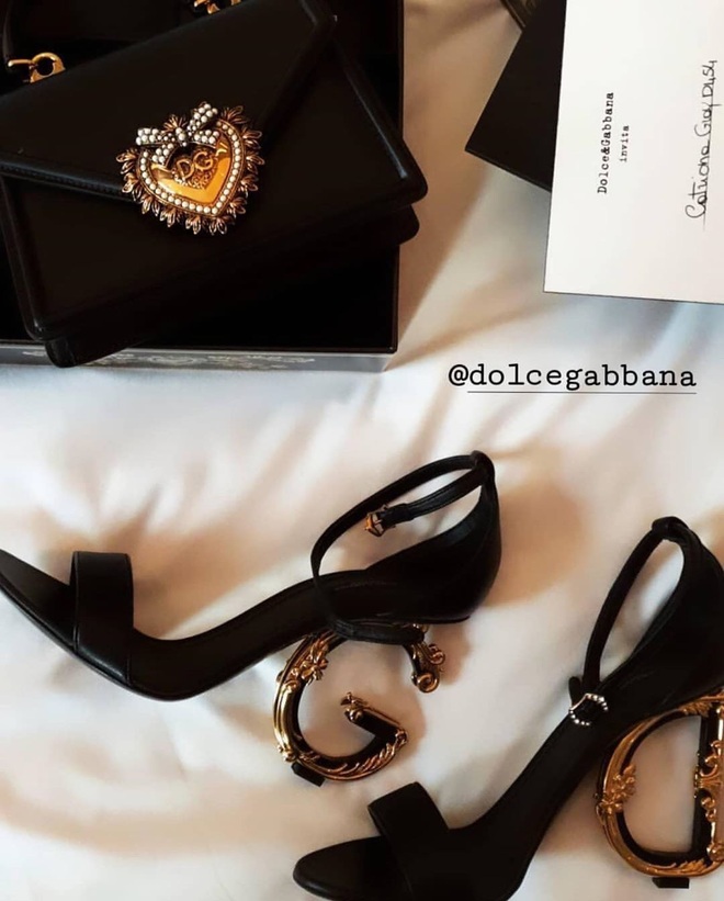 Pha đụng hàng tại trận: Catriona Gray diện đầm y hệt siêu mẫu Ý tại show Dolce & Gabbana, người an toàn người chất chơi - Ảnh 5.