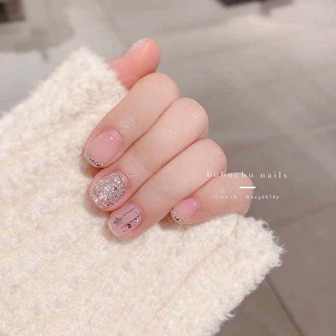 12 mẫu nail đính hoạ tiết đơn giản mà “đẹp banh”: Nàng nào không thích diêm dúa thì mời vào - Ảnh 10.