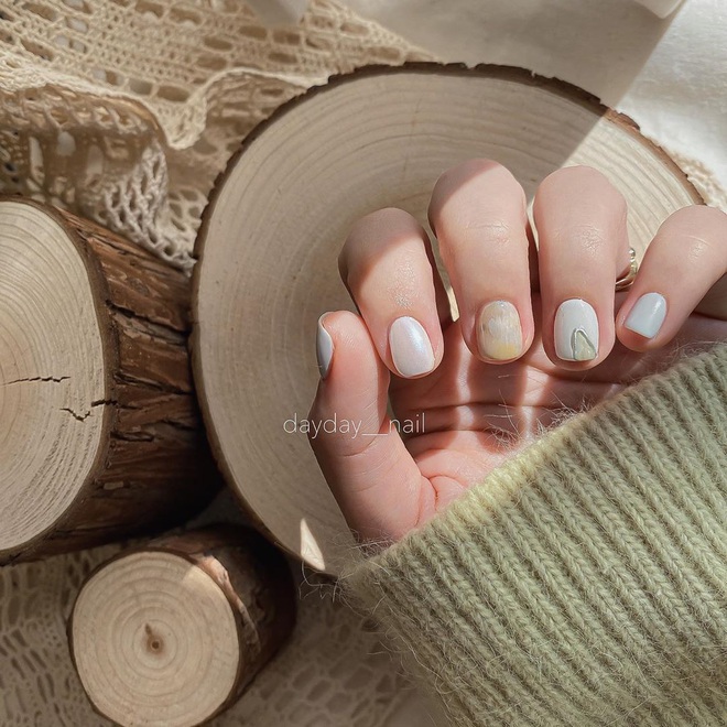 12 mẫu nail đính hoạ tiết đơn giản mà “đẹp banh”: Nàng nào không ...