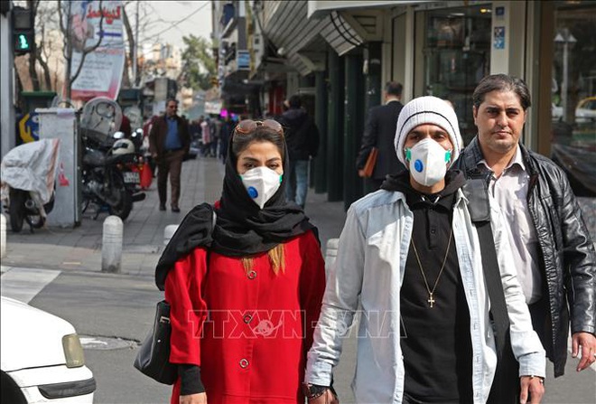 Iran k&ecirc;u gọi người d&acirc;n n&ecirc;n ở nh&agrave; sau khi số ca tử vong tăng l&ecirc;n 16 người - Ảnh 1.
