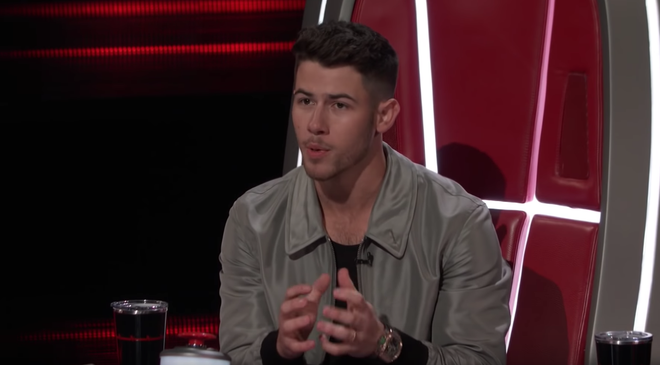 The Voice US: Blake Shelton đưa một chú cún cực yêu ra đối đầu với Nick Jonas - Ảnh 3.