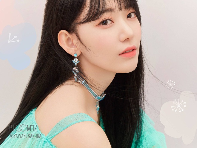 Trùng hợp hài hước khi IZ*ONE chiến thắng: Nữ thần Sakura như nhà phân phối mic, 2 lần bỗng nhiên trở thành... trợ lý bất đắc dĩ - Ảnh 4.