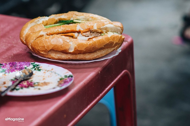 Bị 20 khách Hàn chê là mấy mẩu bánh mì, dân tình rần rần minh oan cho món street-food lừng danh của Việt Nam - Ảnh 6.