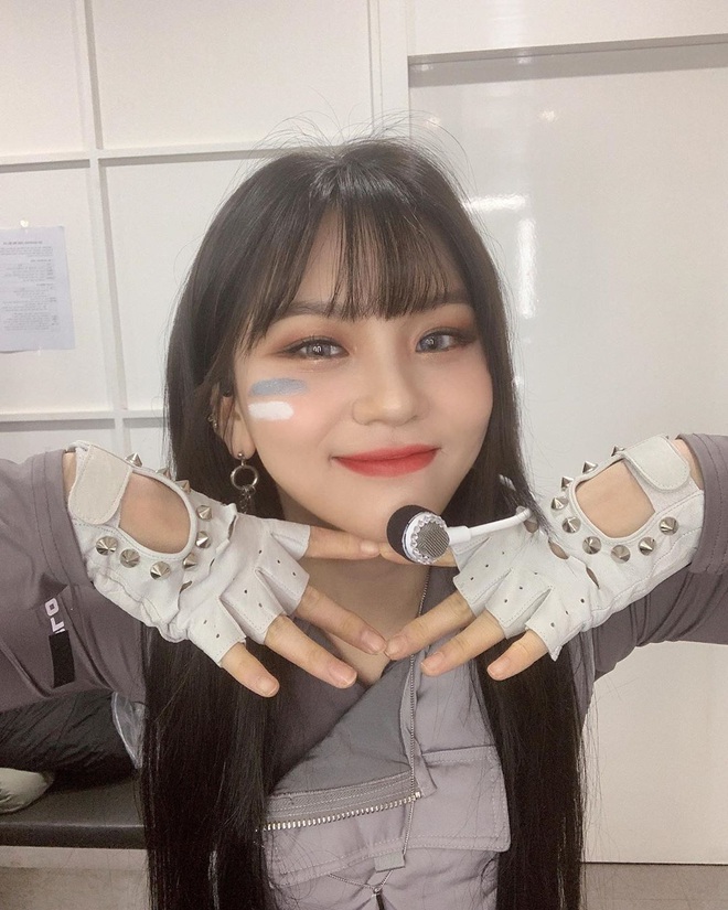 Vẫn biết Umji (G-Friend) đã lột bỏ mác nữ idol xấu nhất lịch sử Kpop nhưng thay đổi ngoạn mục đến thế này thì đúng là ngỡ ngàng - Ảnh 3.