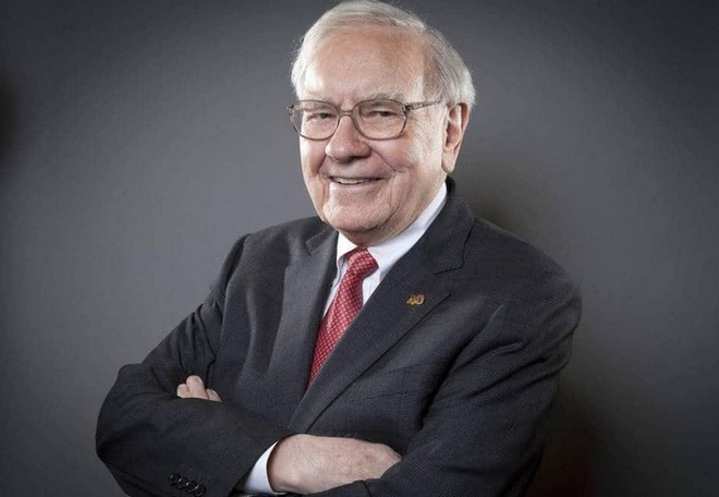 Cuối cùng tỷ phú Warren Buffett cũng chịu dùng iPhone, bỏ chiếc điện thoại cùi 20 USD ngày trước - Ảnh 1.
