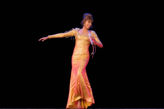 Huyền thoại Whitney Houston hồi sinh đi tour bằng hình chiếu 3D: Công nghệ đột phá hay là lợi dụng danh tiếng? - Ảnh 2.