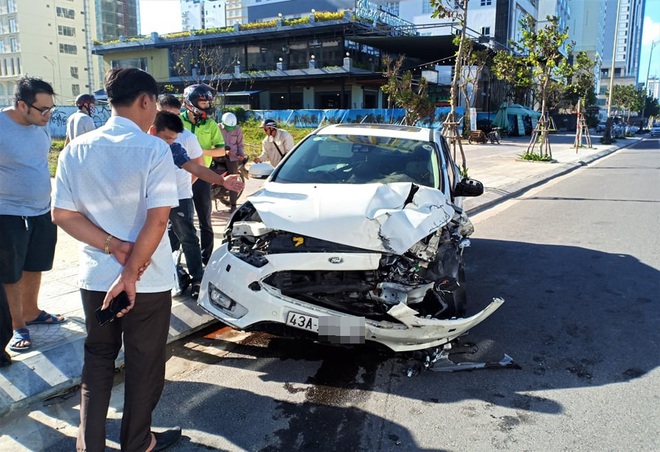 Tai nạn liên hoàn trước khu phố Tây Đà Nẵng, 3 người bị thương - Ảnh 2.