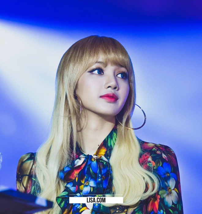 8 nàng búp bê sống của Kpop: Lisa đẹp siêu thực, mỹ nhân đẹp nhất thế giới năm 2019 Tzuyu có đọ lại nổi dàn nữ thần đàn chị? - Ảnh 4.