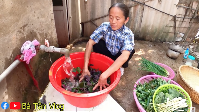 Làm lẩu ếch nhưng bà Tân Vlog lại dùng gói gia vị lẩu Thái, liệu hương vị sẽ thế nào đây? - Ảnh 3.