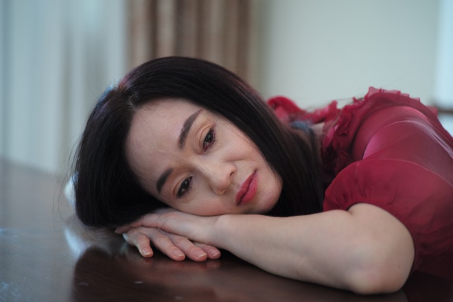 Vừa tho&aacute;t kiếp tiểu tam m&agrave;n ảnh, Quỳnh Kool chạm tr&aacute;n ngay Tuesday trung ni&ecirc;n si&ecirc;u cấp xảo tr&aacute; ở phim mới - Ảnh 3.
