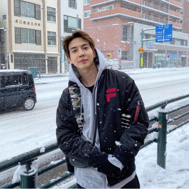 YouTuber người Th&aacute;i với m&agrave;n react MV của BTS mặn như muối biển: Kh&ocirc;ng l&agrave;m tr&ograve; th&igrave; anh cũng nổi v&igrave; đẹp trai - Ảnh 3.
