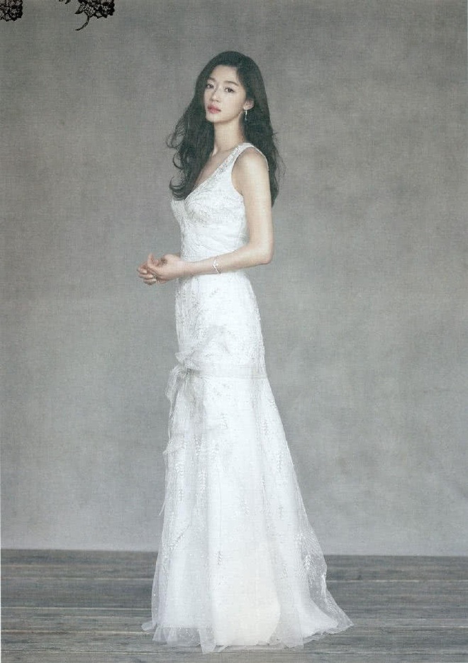 Ảnh cưới chụp tạp chí của Mợ chảnh Jeon Ji Hyun sau 8 năm hot trở lại khiến Sina phải dùng từ tuyệt mỹ để tán dương - Ảnh 10.