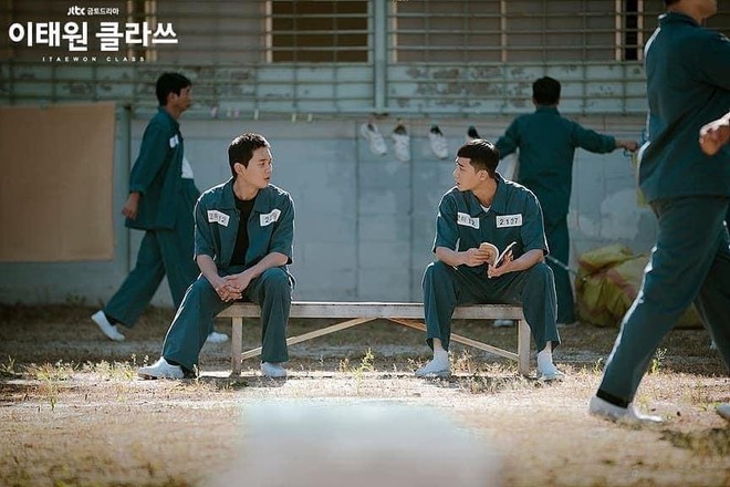 Bạn t&ugrave; của Park Seo Joon ở Tầng Lớp Itaewon: Giang hồ si&ecirc;u cấp ng&acirc;y thơ c&ugrave;ng khả năng tấu h&agrave;i cực đỉnh - Ảnh 2.