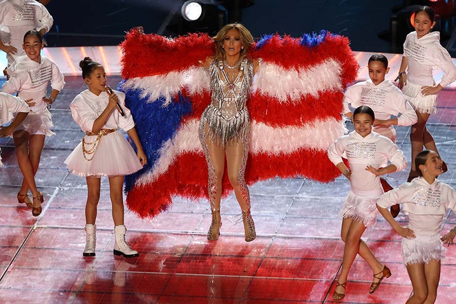 Shakira v&agrave; Jennifer Lopez b&ugrave;ng nổ với vũ đạo m&uacute;a cột đốt mắt, song ca li&ecirc;n kh&uacute;c hit c&oacute; 1-kh&ocirc;ng-2 tại Super Bowl Halftime Show! - Ảnh 10.