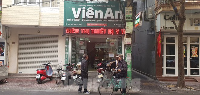 Phạt 30 triệu đồng nh&agrave; thuốc b&aacute;n khẩu trang y tế 400.000/hộp - Ảnh 2.