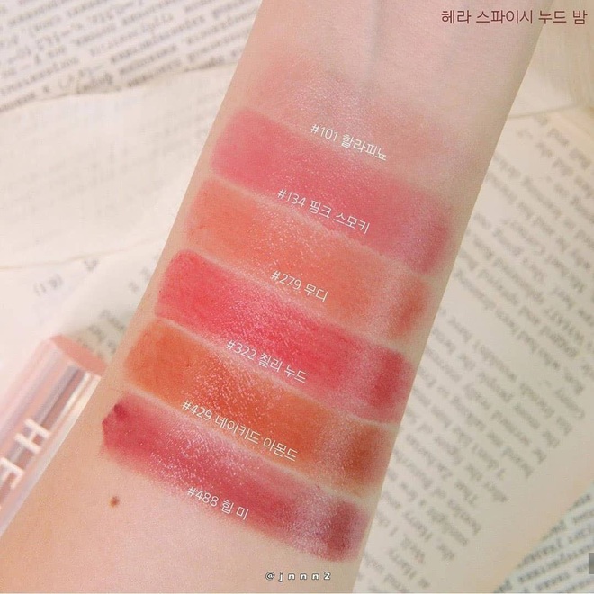 Beauty blogger Hàn ồ ạt swatch son Jennie lăng xê: Màu đẹp y chang ảnh quảng cáo, chất son mướt mát xem là muốn “múc” ngay - Ảnh 7.