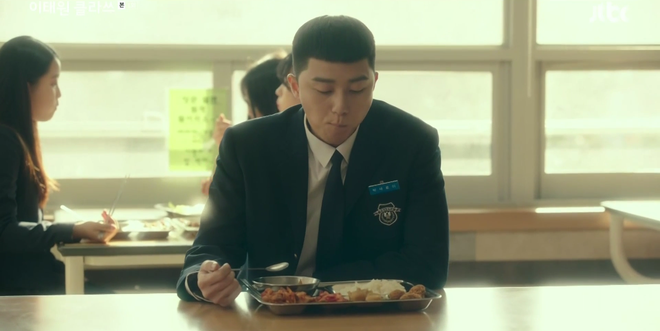 Dạy con chất như phụ huynh Park Seo Joon ở Tầng Lớp Itaewon: Chuyển trường 1 ngày đã bị đuổi học vẫn thấy may vì bố đỡ mua đồng phục! - Ảnh 3.
