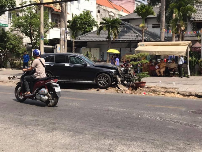 TP.HCM: Thực nghiệm hiện trường vụ nữ tiếp viên hàng không và GrabBike bị tài xế Mercedes “phê” ma túy tông thương vong - Ảnh 4.