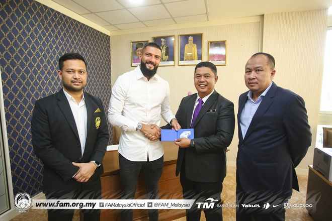 Malaysia nhập tịch điên cuồng cầu thủ Anh, Brazil: Mục tiêu hạ bệ tuyển Việt Nam từ vòng loại World Cup đến AFF Cup - Ảnh 1.