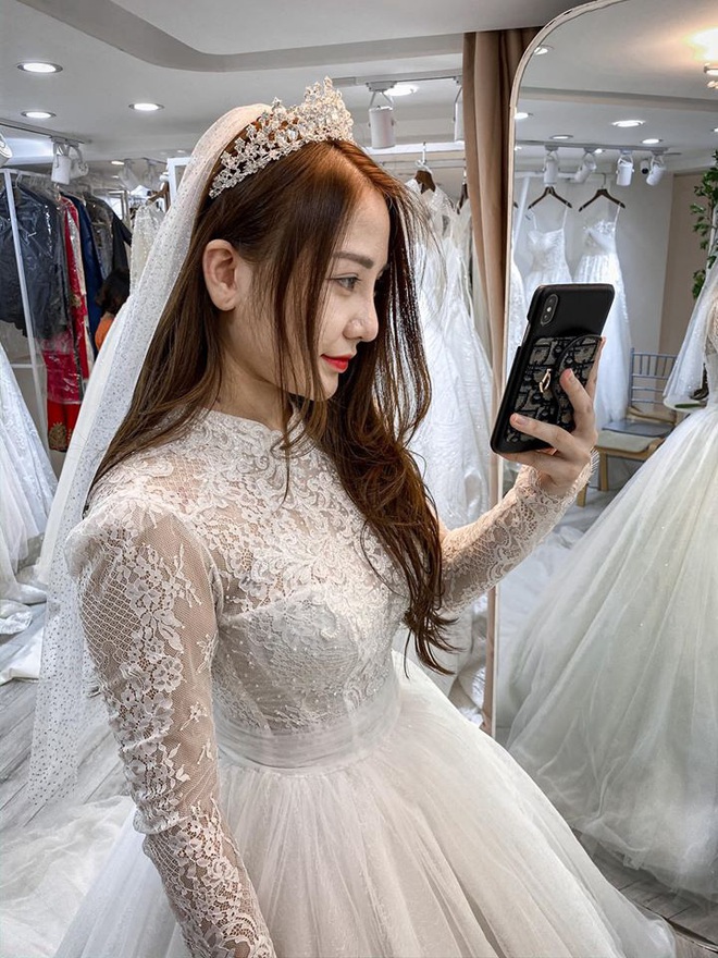 N&oacute;ng: Streamer quốc d&acirc;n Kiều Anh Hera bất ngờ khoe ảnh mặc v&aacute;y cưới, n&agrave;ng sắp l&ecirc;n xe hoa? - Ảnh 3.