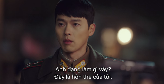 5 lần Hyun Bin cứu mạng Son Ye Jin trong Crash Landing On You: Hết nhận làm hôn thê lại cưỡng hôn chị đẹp? - Ảnh 4.