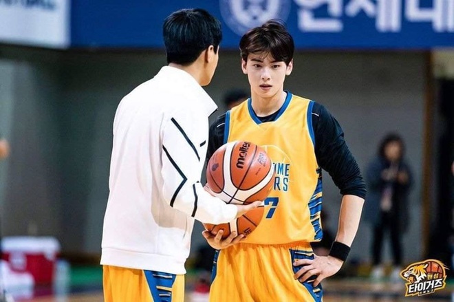 Đã đẹp trai còn chơi bóng rổ giỏi, thảo nào Cha Eunwoo (ASTRO) được phái nữ nô nức chọn làm bạn trai - Ảnh 7.