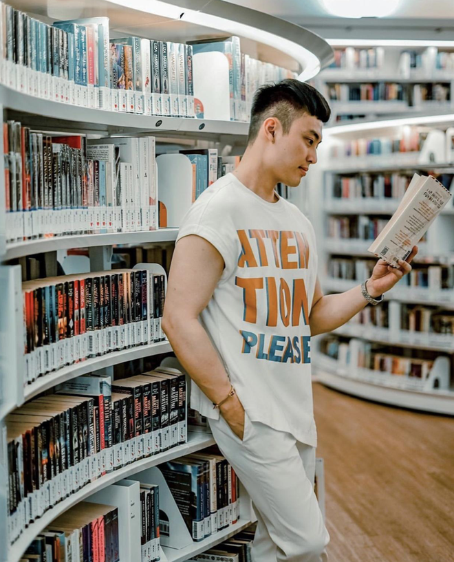 Qu&ecirc;n những địa điểm check in đ&atilde; qu&aacute; quen thuộc đi, trend mới khi đến Singapore l&agrave; phải sống ảo ở thư viện mới chuẩn nh&eacute;! - Ảnh 5.