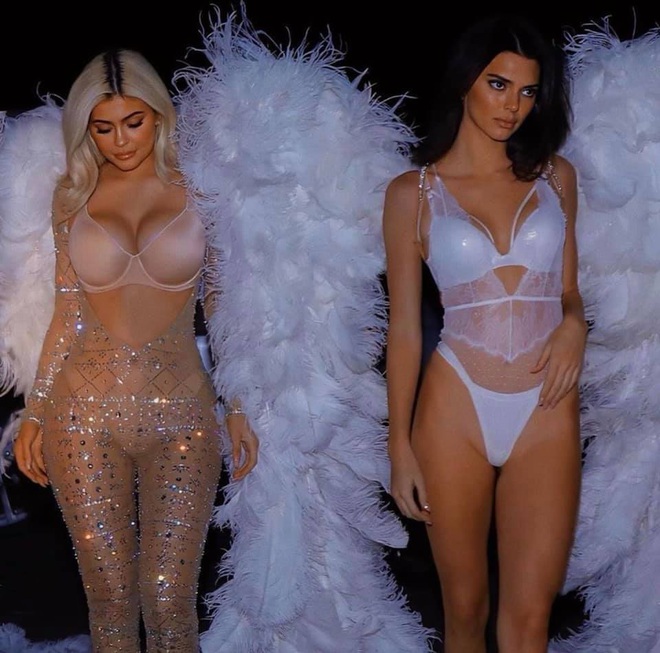 Hot trở lại loạt ảnh Kylie - Kendall Jenner cosplay Victorias Secret: Kylie ngồn ngộn bị Kendall mình dây lấn át? - Ảnh 1.