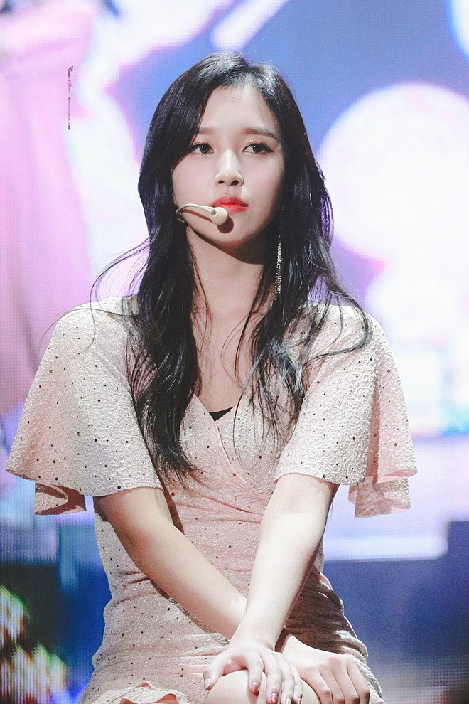Mina đ&uacute;ng l&agrave; b&aacute;u vật của TWICE: T&oacute;c ngắn g&acirc;y b&atilde;o, t&oacute;c d&agrave;i đẹp lặng người, buộc t&oacute;c h&oacute;a lu&ocirc;n tiểu thư qu&yacute; tộc - Ảnh 6.