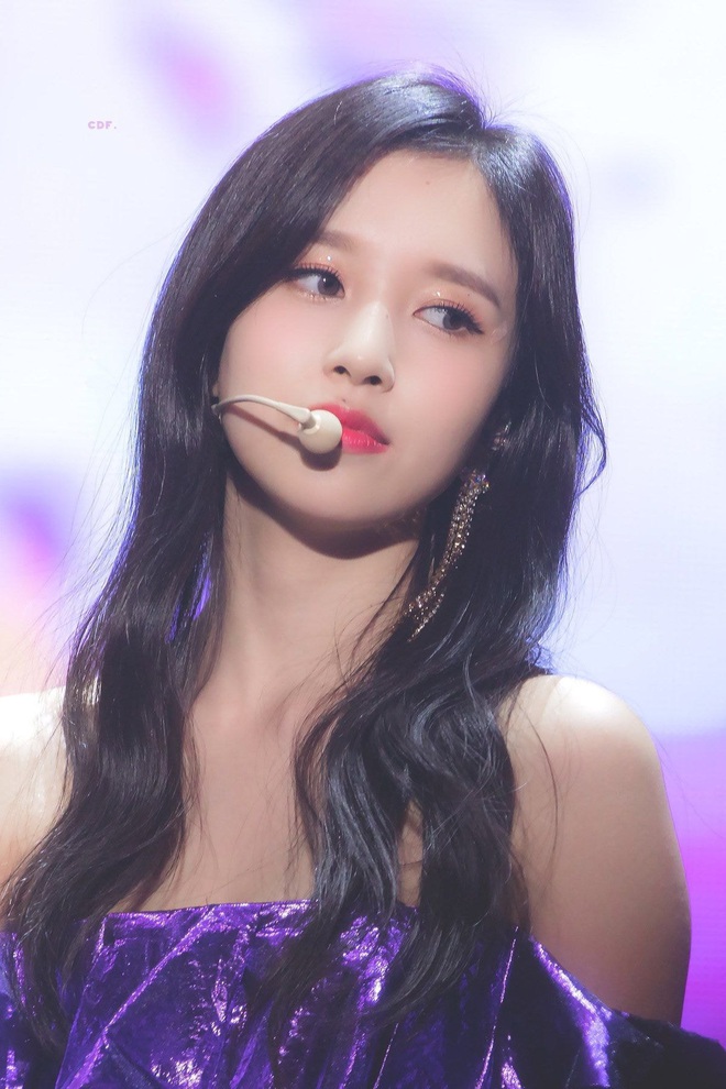 Mina đ&uacute;ng l&agrave; b&aacute;u vật của TWICE: T&oacute;c ngắn g&acirc;y b&atilde;o, t&oacute;c d&agrave;i đẹp lặng người, buộc t&oacute;c h&oacute;a lu&ocirc;n tiểu thư qu&yacute; tộc - Ảnh 8.