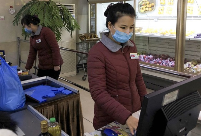 Korea Times: Triều Ti&ecirc;n ph&aacute;t hiện ca nhiễm virus Corona đầu ti&ecirc;n - Ảnh 1.