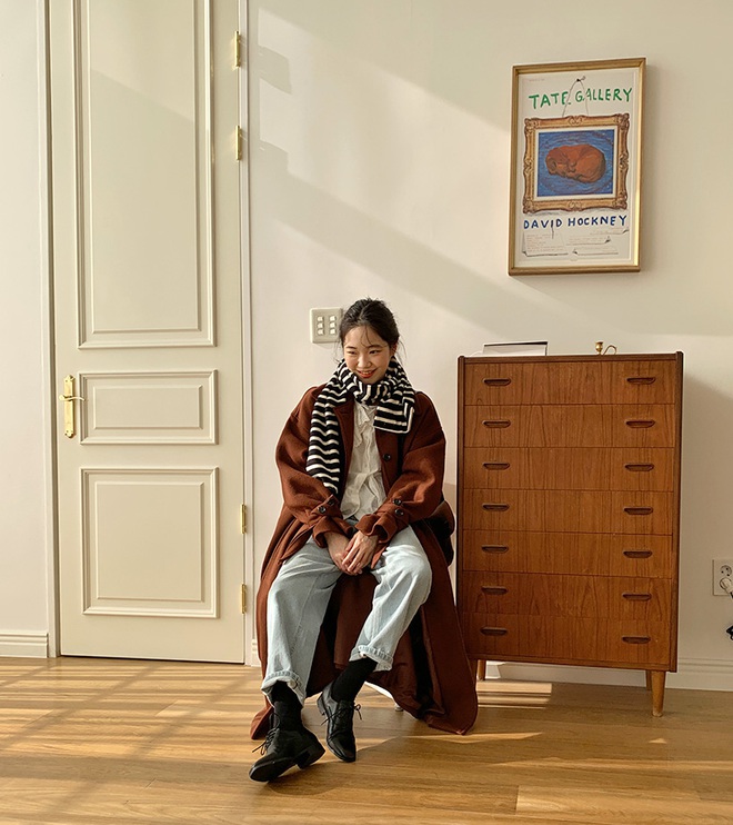 Hội s&agrave;nh mặc ch&acirc;u &Aacute; đang rần rần diện quần jeans với gi&agrave;y Oxford, bạn kh&ocirc;ng biết l&agrave; thiệt mất bao set đồ đẹp - Ảnh 3.