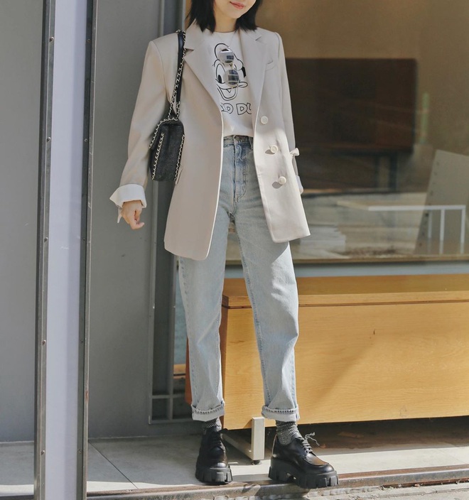 Hội s&agrave;nh mặc ch&acirc;u &Aacute; đang rần rần diện quần jeans với gi&agrave;y Oxford, bạn kh&ocirc;ng biết l&agrave; thiệt mất bao set đồ đẹp - Ảnh 8.