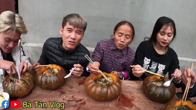 Tuy chỉ có vài người ăn nhưng món bà Tân Vlog làm hôm nay đã xịn sò hơn hẳn rồi này - Ảnh 7.