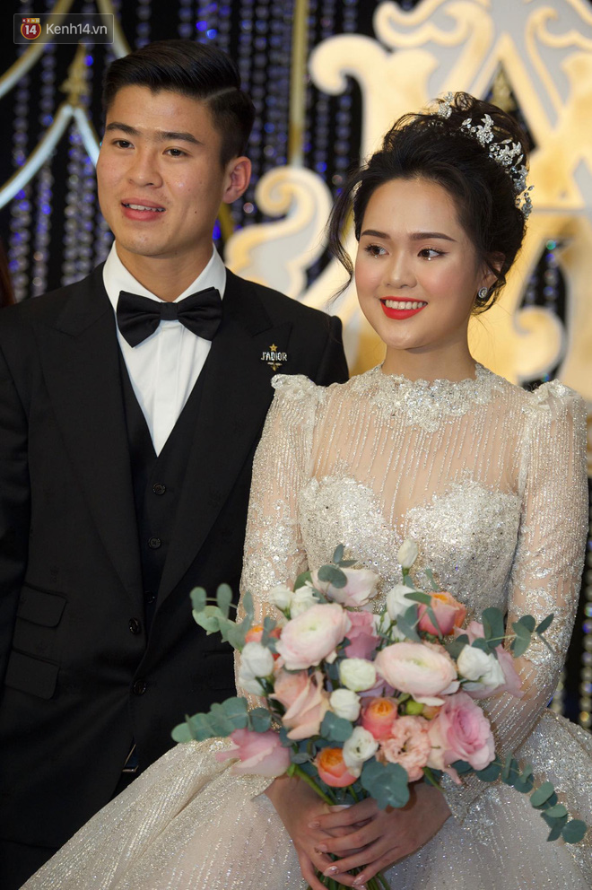 Duy Mạnh - Quỳnh Anh bật khóc trong đám cưới, bố cô dâu xúc động nhắn nhủ: Dẫu gian nan mong 2 con vẫn bên nhau - Ảnh 18.