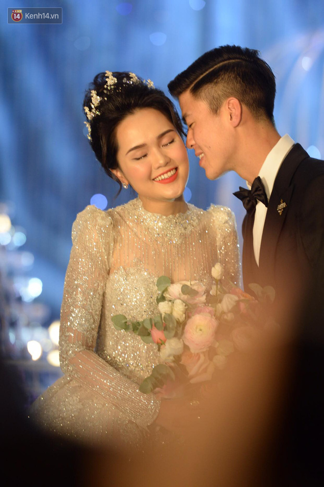 Duy Mạnh - Quỳnh Anh bật khóc trong đám cưới, bố cô dâu xúc động nhắn nhủ: Dẫu gian nan mong 2 con vẫn bên nhau - Ảnh 13.