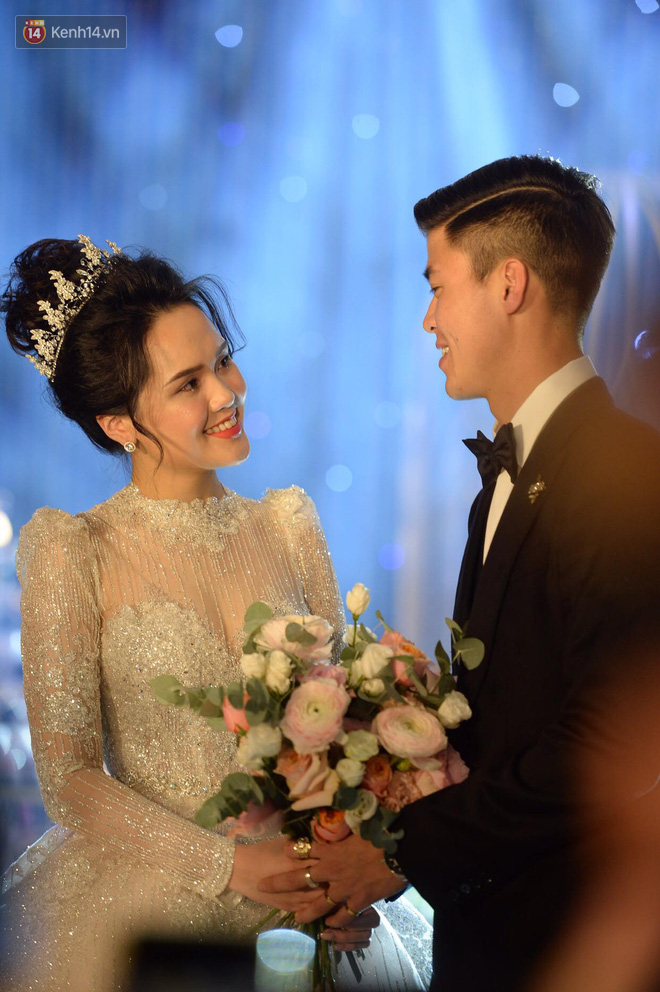 Duy Mạnh - Quỳnh Anh bật khóc trong đám cưới, bố cô dâu xúc động nhắn nhủ: Dẫu gian nan mong 2 con vẫn bên nhau - Ảnh 12.