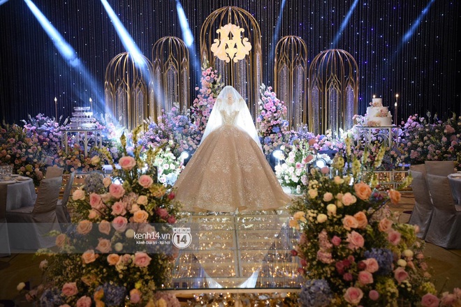 Ngắm chiếc váy trùm cuối của cô dâu Quỳnh Anh được trưng bày trên lễ đường mà ghen tị với công chúa béo - Ảnh 2.