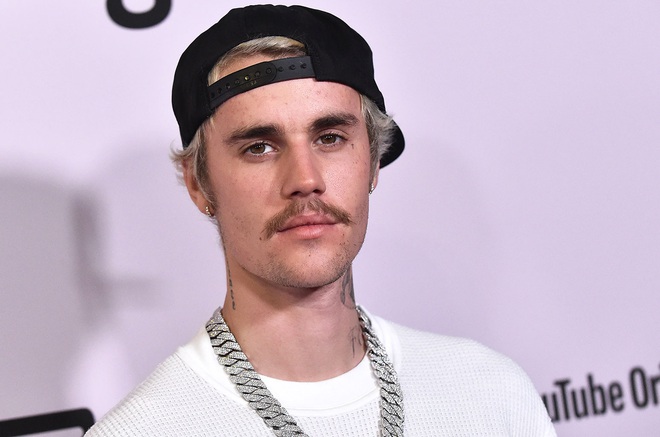 Justin Bieber bị đàn chị 8 lần được đề cử Grammy chỉ trích &quot;lợi dụng hệ thống một cách trắng trợn&quot;