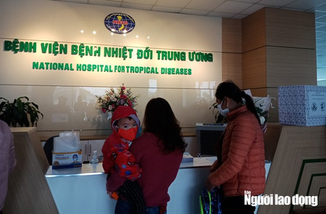 V&agrave;o tuyến đầu điều trị 4 bệnh nh&acirc;n dương t&iacute;nh virus corona - Ảnh 1.