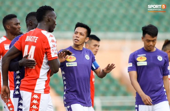 Công Phượng phản ứng nhanh, ngăn đồng đội xô xát với trung vệ U23 Việt Nam - Ảnh 3.