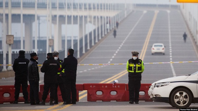 Người đàn ông Trung Quốc bị kết án tử hình vì sát hại 2 quan chức tại trạm kiểm dịch virus corona - Ảnh 1.