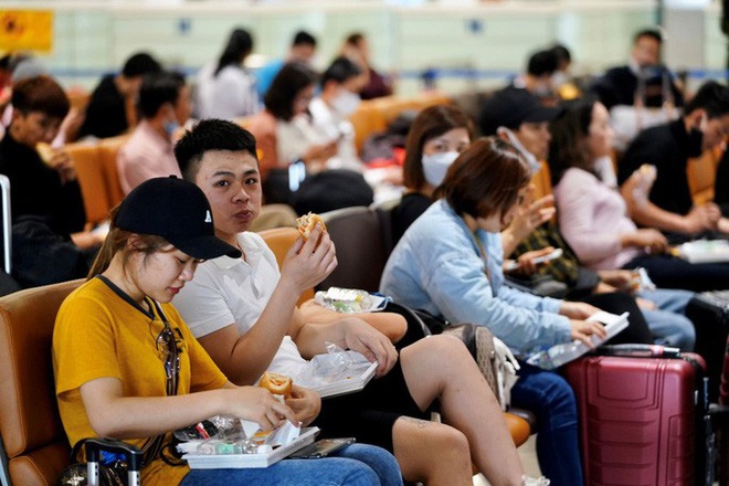 Nội B&agrave;i, T&acirc;n Sơn Nhất dừng đ&oacute;n chuyến bay từ H&agrave;n Quốc - Ảnh 11.