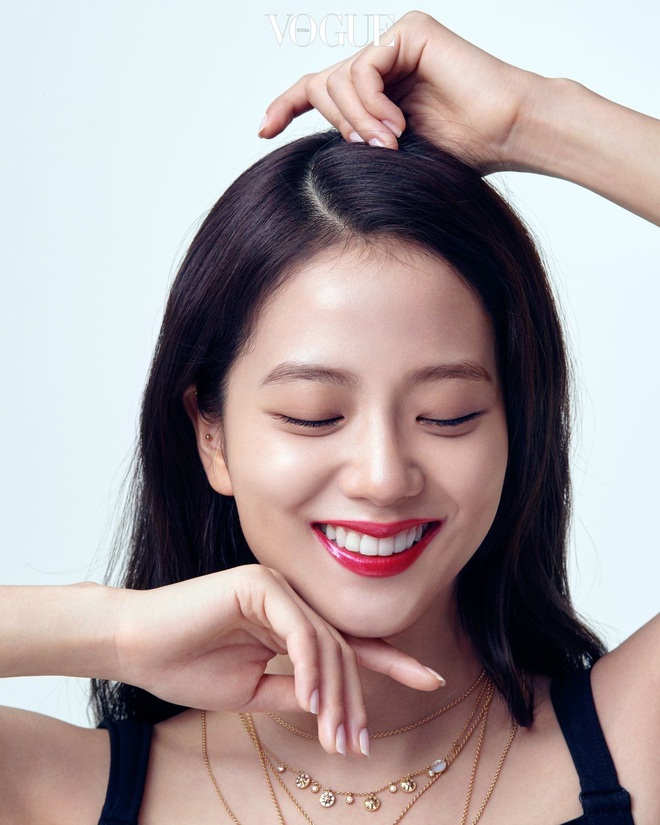 Hiếm ai d&aacute;m chụp h&igrave;nh tạp ch&iacute; si&ecirc;u zoom như nữ thần BLACKPINK, từng đường n&eacute;t đều khiến d&acirc;n t&igrave;nh muốn rớt li&ecirc;m sỉ - Ảnh 5.