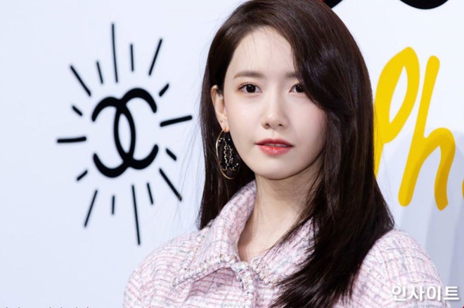 Ngất lịm trước loạt ảnh Yoona đi sự kiện tầm này năm ngoái: Chỉ 1 tấm ảnh “team qua đường” chụp điện thoại cũng đủ gây sốt - Ảnh 11.