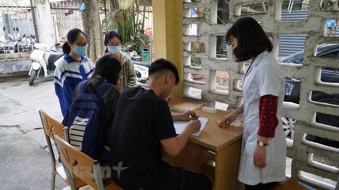 Khai b&aacute;o y tế bắt buộc tại k&yacute; t&uacute;c x&aacute; Đại học Kinh tế Quốc d&acirc;n - Ảnh 6.