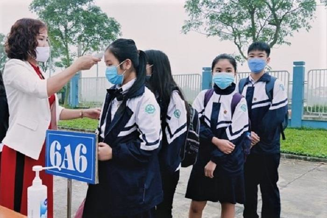 Ảnh: Học sinh mầm non, tiểu học rạng rỡ trở lại trường sau kỳ nghỉ d&agrave;i v&igrave; Covid-19 - Ảnh 5.